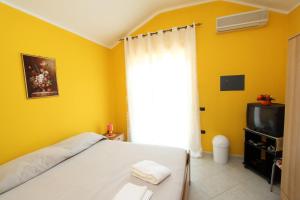 A bed or beds in a room at Bed and Breakfast Vibo Mare