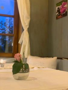 Postel nebo postele na pokoji v ubytování Swiss Hotel Krummen Eich Pratteln Free Parking