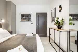 Postel nebo postele na pokoji v ubytování Apartamenty L11, Limanowskiego