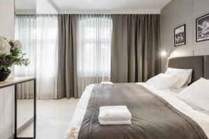 Postel nebo postele na pokoji v ubytování Apartamenty L11, Limanowskiego