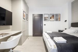 TV a/nebo společenská místnost v ubytování Apartamenty L11, Limanowskiego