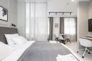 Postel nebo postele na pokoji v ubytování Apartamenty L11, Limanowskiego