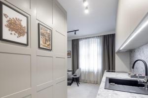 Kuchyň nebo kuchyňský kout v ubytování Apartamenty L11, Limanowskiego