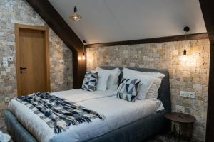 
Легло или легла в стая в 103 Alpine
