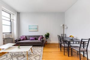 Bright & Stylish 1BR with Workspace