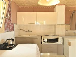 A kitchen or kitchenette at Entire Villa full View 3 bedrooms 3 bathrooms 3 kitchens