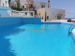 The swimming pool at or close to Entire Villa full View 3 bedrooms 3 bathrooms 3 kitchens