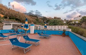Bazén v ubytování Hotel Cava Dell'Isola nebo v jeho okolí
