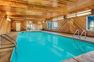 a swimming pool in a wooden house with a wooden ceiling at La Quinta by Wyndham Bakersfield North in Bakersfield