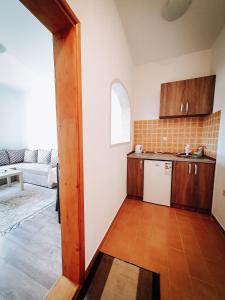 Dapur atau dapur kecil di Apartmani Stari Gaj