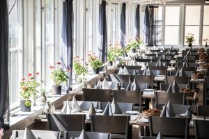 Reštaurácia alebo iné gastronomické zariadenie v ubytovaní STF Långholmen Hostel