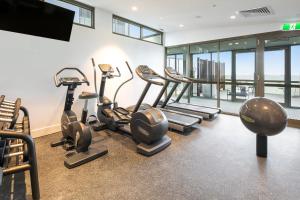 Fitness centrum a/nebo fitness zařízení v ubytování Holiday Inn Werribee by IHG