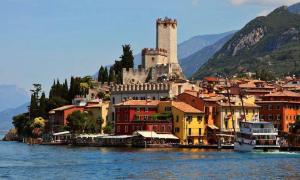 Foto dalla galleria di Malcesine Studio Flat Old Town Touch BESTLOCATED a Malcesine