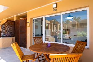 Foto Corralejos asuva majutusasutuse Casa Lucien - Newly refurbished apartment with swimming pool - Ideal for couples galeriist