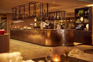 Lounge nebo bar v ubytování Van der Valk Hotel Groningen Zuidbroek