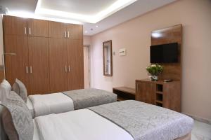 A bed or beds in a room at HOTEL ASTRAL