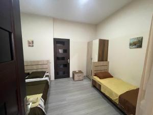 Voodi või voodid majutusasutuse Fazis Hotel toas