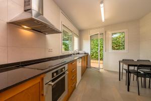 Kuchyňa alebo kuchynka v ubytovaní RB-5 RESIDENCIAL BEGUR 6 PaX