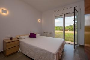 Posteľ alebo postele v izbe v ubytovaní RB-5 RESIDENCIAL BEGUR 6 PaX
