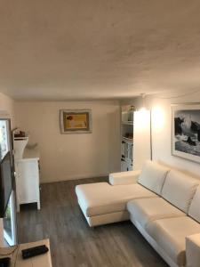 Zdjęcie z galerii obiektu Villa Unica - Appartamenti Alba e Tramonto w mieście Isola Rossa