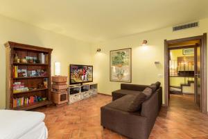 A seating area at Toscana da Sogno a Villa Allegria