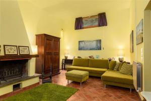 A seating area at Toscana da Sogno a Villa Allegria