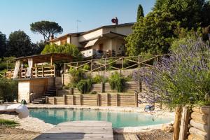 The swimming pool at or close to Toscana da Sogno a Villa Allegria