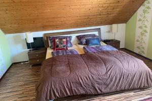 سرير أو أسرّة في غرفة في Villa Ulla