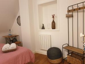 Ein Bett oder Betten in einem Zimmer der Unterkunft LA MAISON DE BIORD