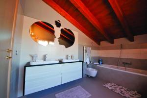 A bathroom at La Casa Della Volpe