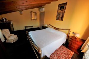 A bed or beds in a room at La Casa Della Volpe