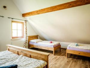 En eller flere senge i et værelse på Statek Humenec - Klid u lesů, Česko