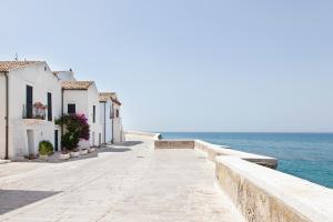 a walkway leading down to the ocean with buildings at Iamartino Quality Rooms in Termoli