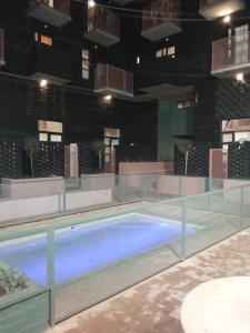 สระว่ายน้ำที่อยู่ใกล้ ๆ หรือใน Maboneng City Building Free WiFi and Swimming pool
