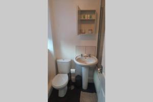 Sunderland short stay 2-bed retreat apartment in Fulwell tesisinde bir banyo