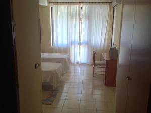 Postel nebo postele na pokoji v ubytování Akropoli Hotel