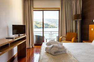 Телевизия и/или развлекателен център в Douro Hotel Porto Antigo