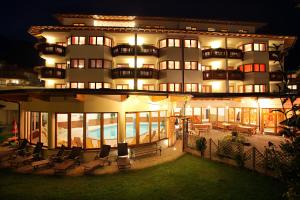 Bazén v ubytovaní Aktiv-Hotel Traube alebo v jeho blízkosti