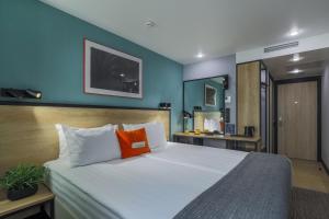 Ένα ή περισσότερα κρεβάτια σε δωμάτιο στο X-ROOM HOTEL