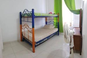 a bedroom with two bunk beds in a room at Casa de Verano Condominio Mediterráneo en Carmen de Apicalá in Carmen de Apicalá