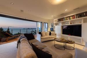 Χώρος καθιστικού στο Heaven NZ Luxury Accommodation- Qualmark 5 Star Accredited