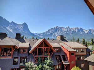 Gallery image of Spectacular Penthouse With Amazing Views, Indoor Pool and Hot tub in Canmore