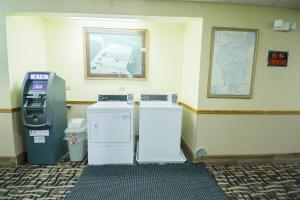 A kitchen or kitchenette at Super 8 by Wyndham McLean/Bloomington SW