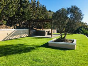 Vonkajšia záhrada v ubytovaní Luxury villa with stunning panoramic sea view
