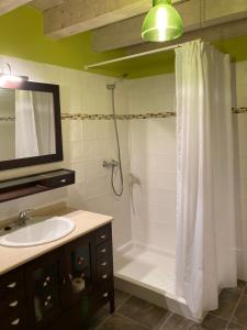 Koupelna v ubytování Agotxenea. Precioso apartamento rural en el Baztán