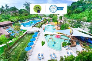Der Swimmingpool an oder in der Nähe von OZO Phuket