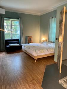 Postel nebo postele na pokoji v ubytování sleep & go -Meran easy staying