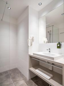 Un baño de Hotel AT HOME - late arrival self check in
