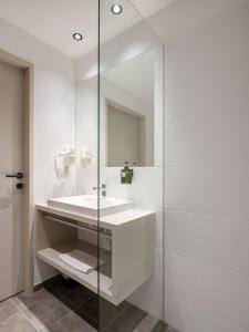 Un baño de Hotel AT HOME - late arrival self check in