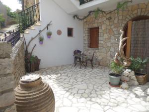 A balcony or terrace at Pebbles of Kioni
